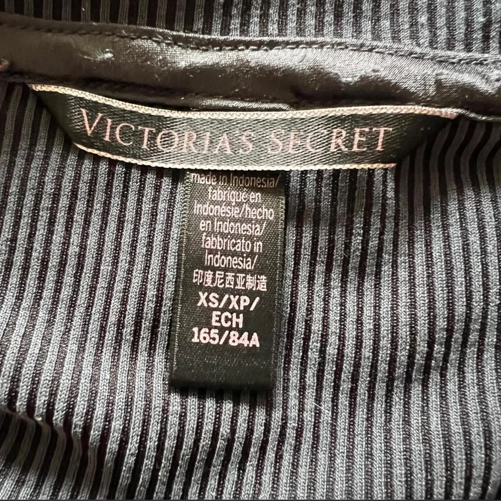❤️Victoria's Secret Ribbed Boxy Black Long Sleeve Tee / Crop Top / PJ Top - Picture 3 of 3